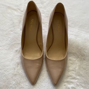 Nine West nude pumps (size 8m)